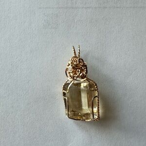 Elegant Gold Pendant with Gemstone